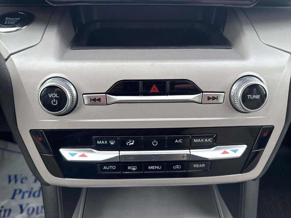 Used 2023 Ford Explorer XLT image 38