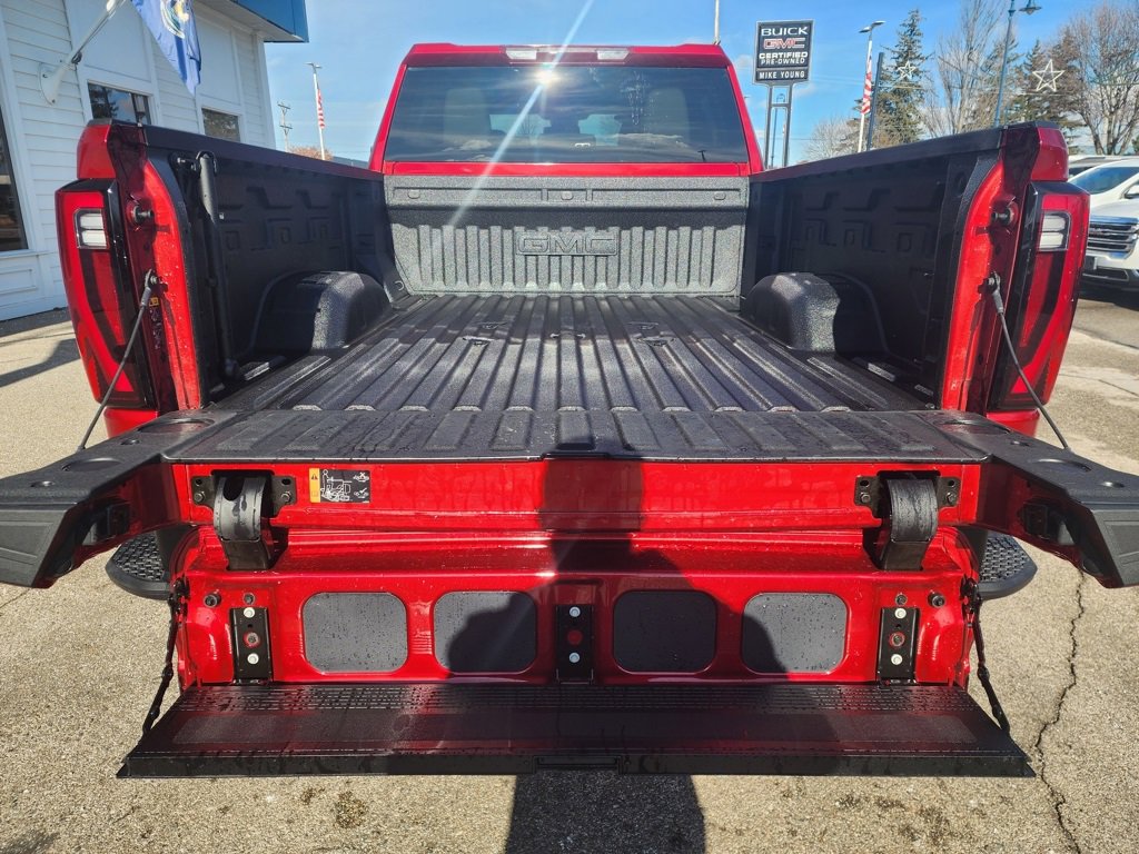 Used 2025 GMC Sierra 2500 SLT image 13