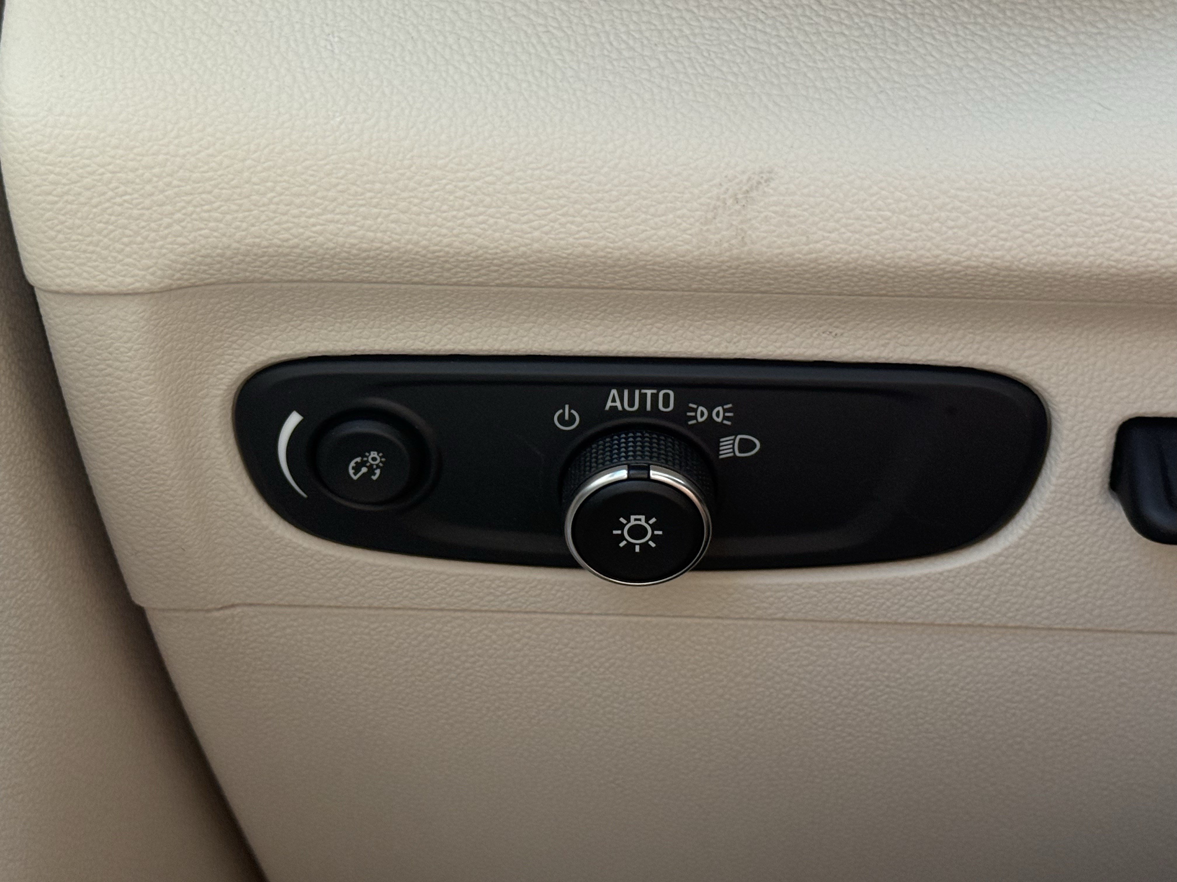 Used 2023 Buick Envision Essence w/ Technology Package I AWD/4WD image 26