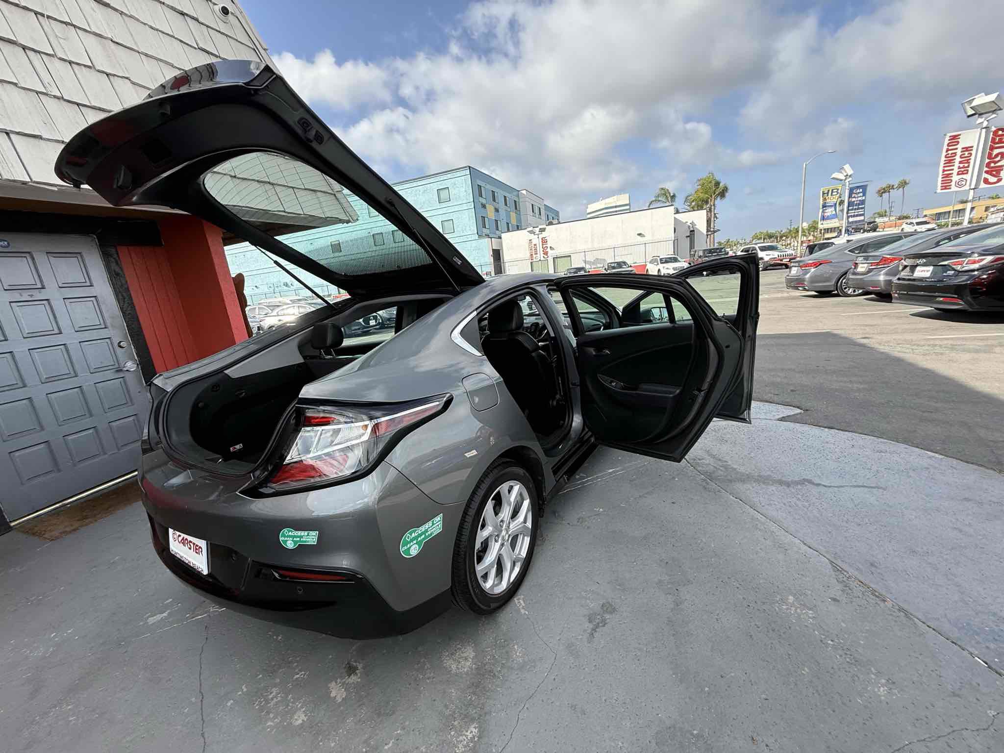 Used 2017 Chevrolet Volt Premier w/ Driver Confidence II Package image 39