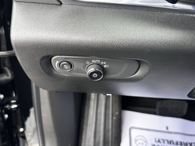 Used 2022 Chevrolet Traverse LT image 19