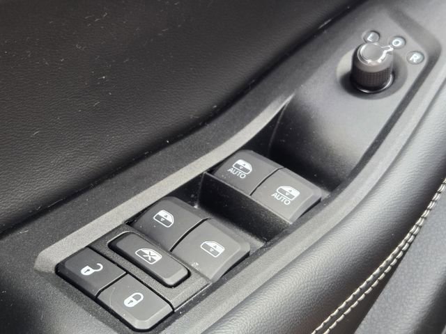 Used 2023 Jeep Grand Cherokee Laredo w/ Luxury Tech Group I AWD/4WD image 29