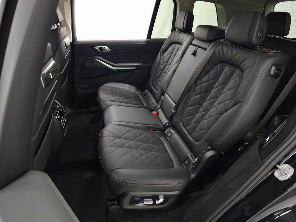 Used 2025 BMW X7 xDrive40i w/ Climate Comfort Package image 36