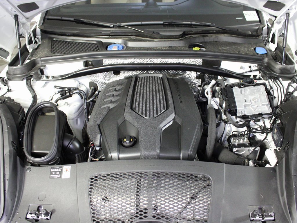 Used 2025 Porsche Macan w/ Premium Package Plus image 45