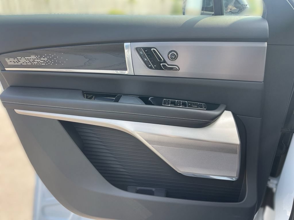 Certified 2026 Cadillac Vistiq Luxury w/ LPO, Floor Liner Package AWD/4WD image 35