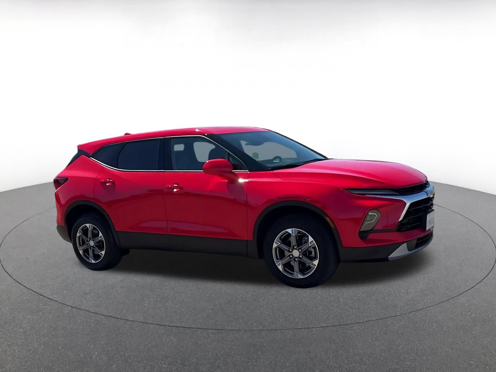 Used 2026 Chevrolet Blazer LT FWD image 2
