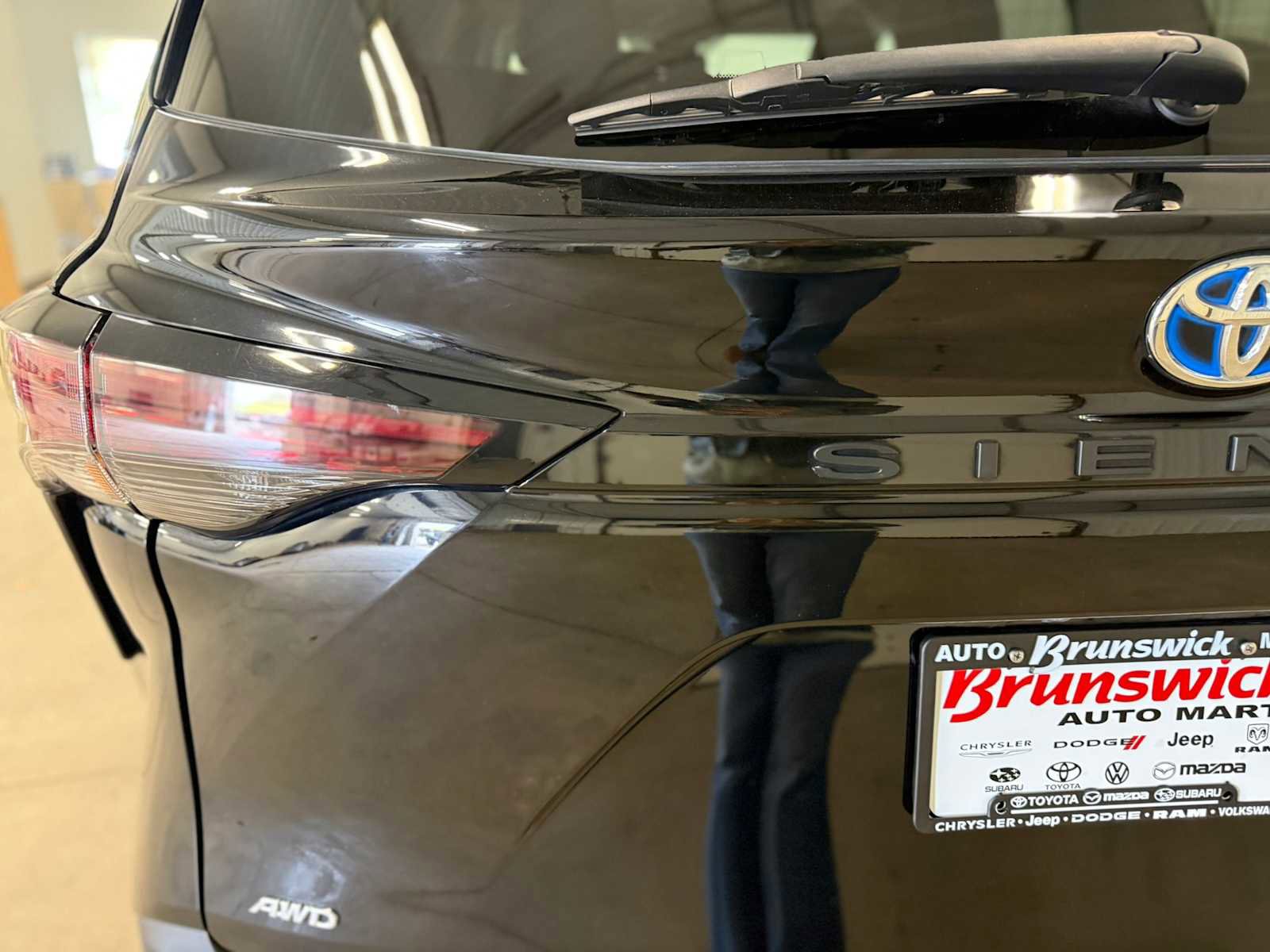 Certified 2023 Toyota Sienna XLE AWD/4WD image 14