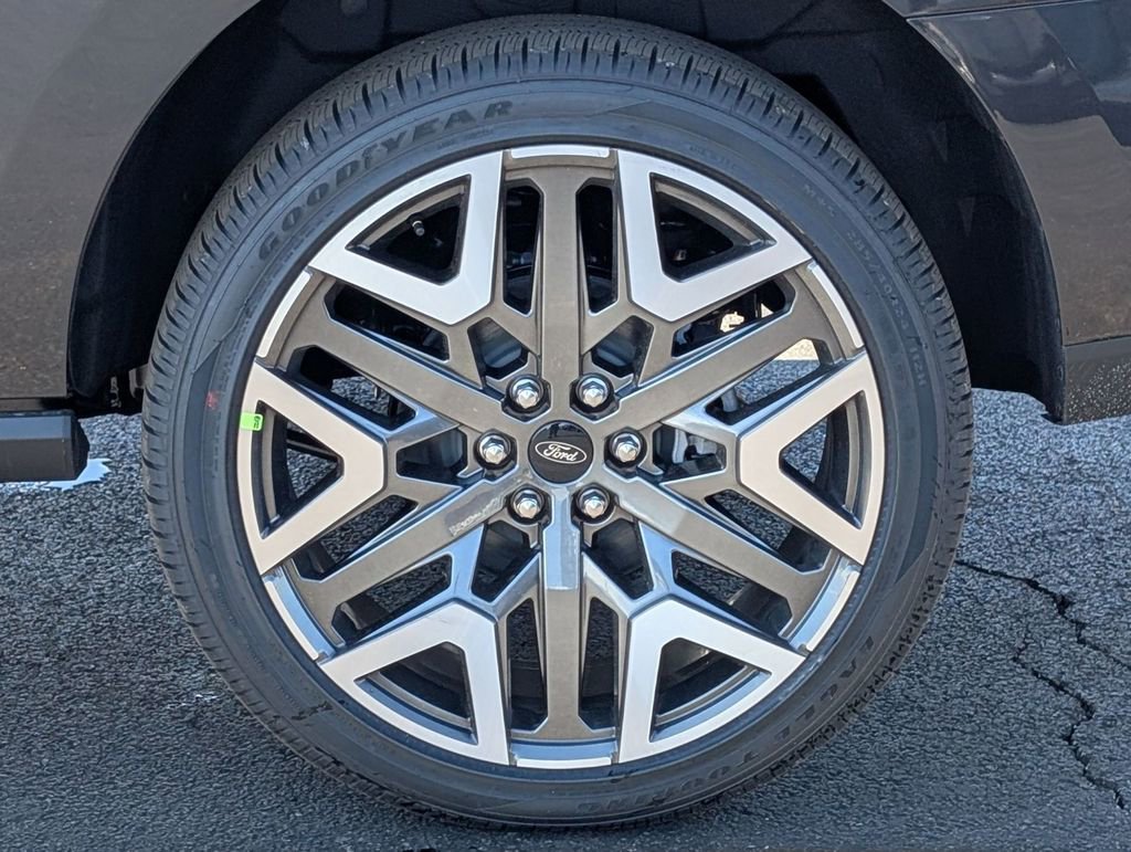 New 2026 Ford Expedition Platinum image 17