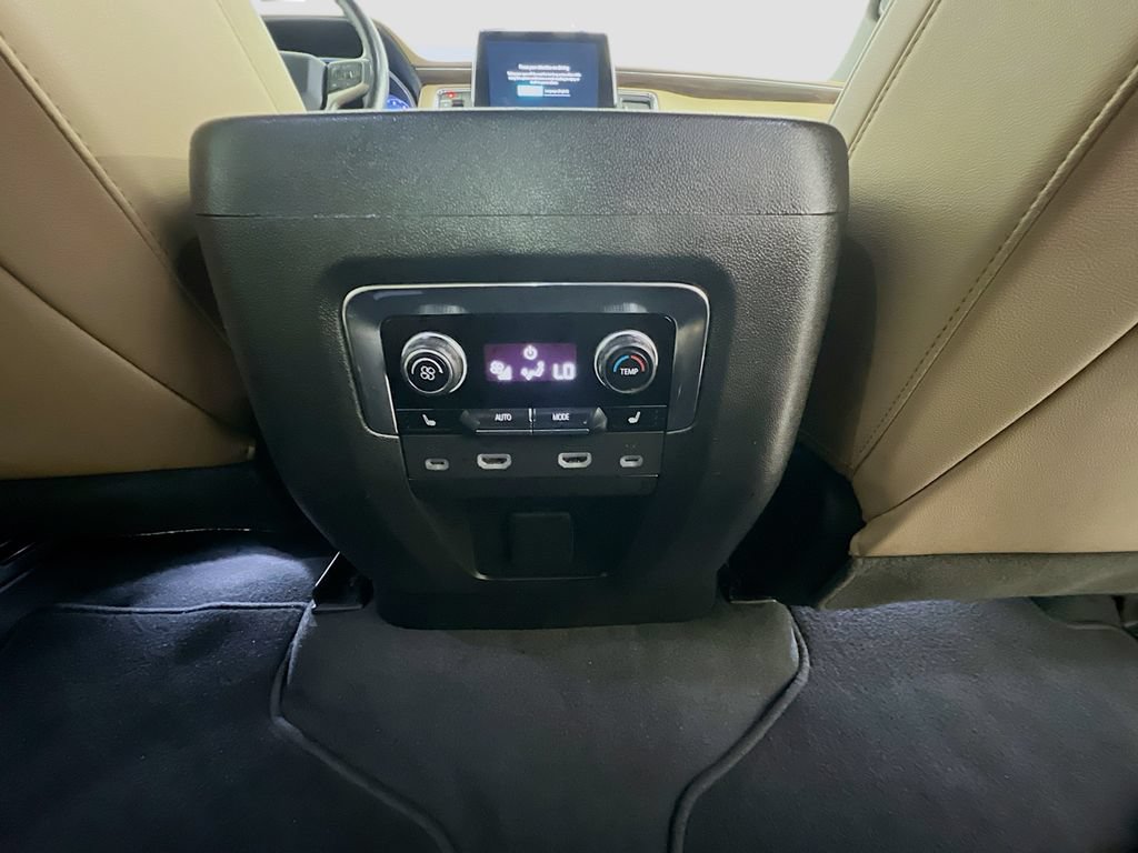 Used 2023 Chevrolet Suburban Premier w/ Advanced Technology Package AWD/4WD image 41