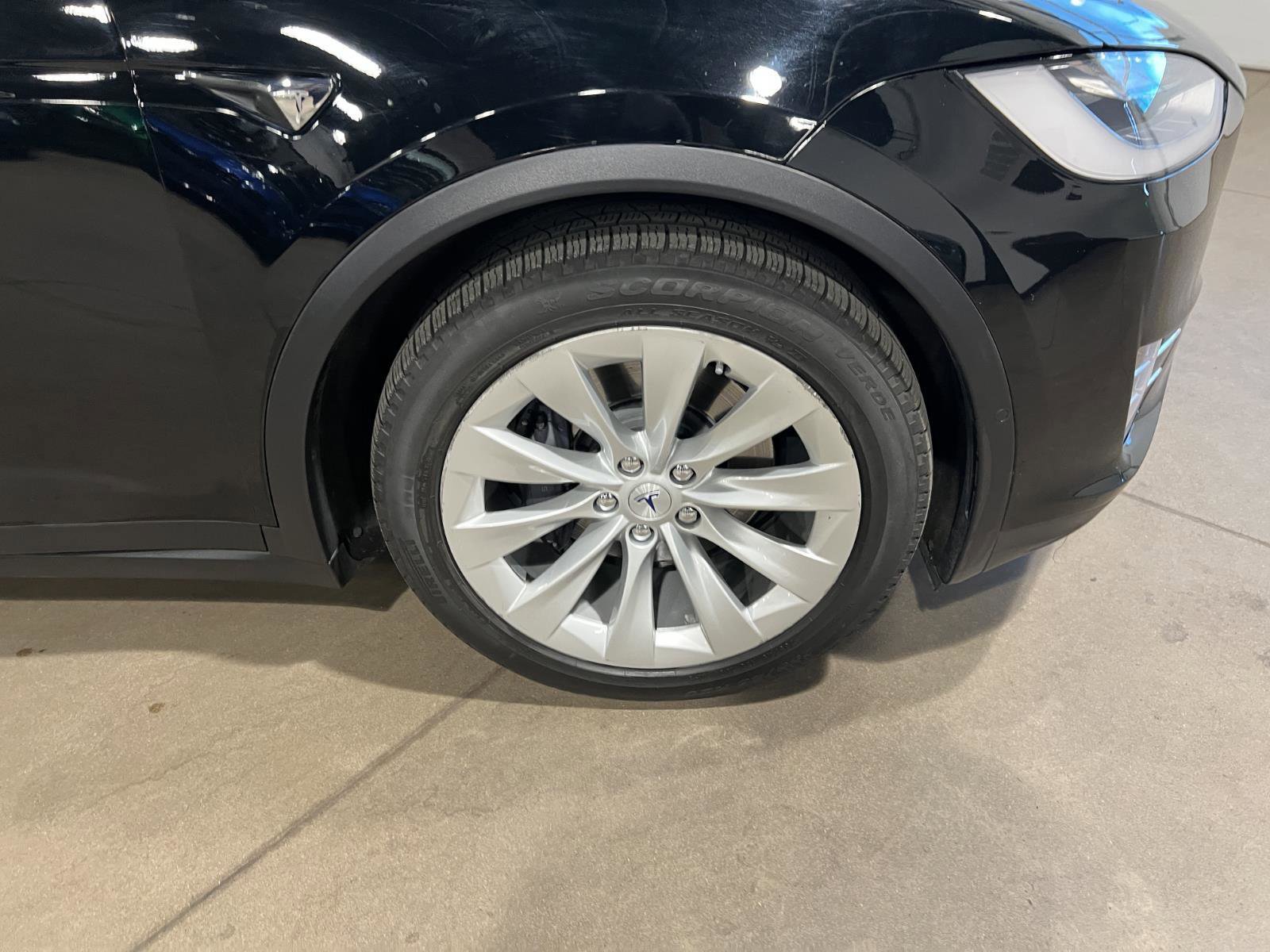 Used 2018 Tesla Model X 75D image 42