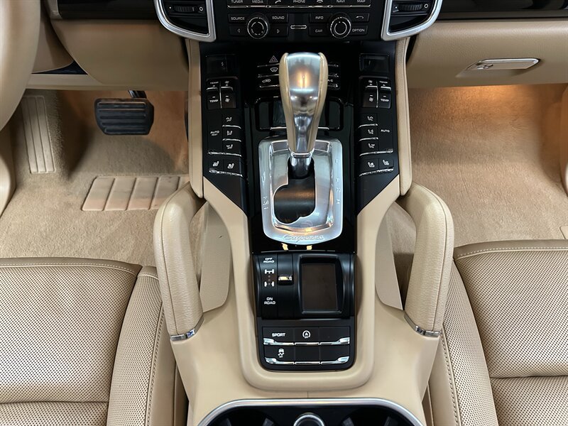 Used 2014 Porsche Cayenne AWD/4WD image 17