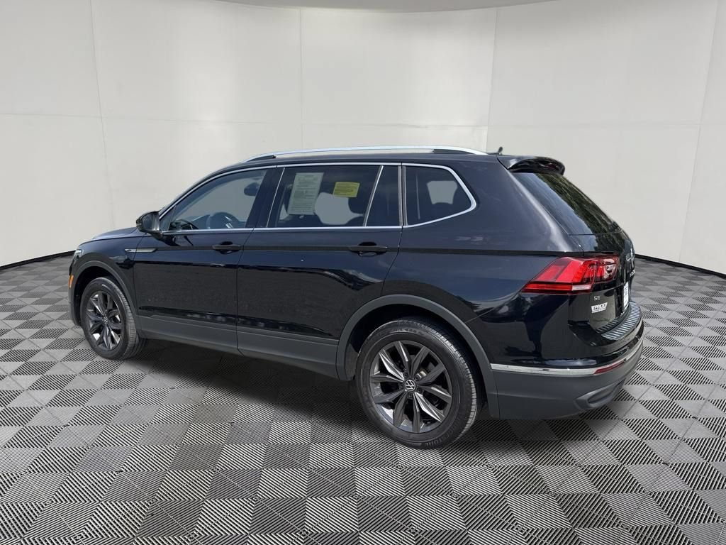 Used 2023 Volkswagen Tiguan SE w/ Panoramic Sunroof Package FWD image 7