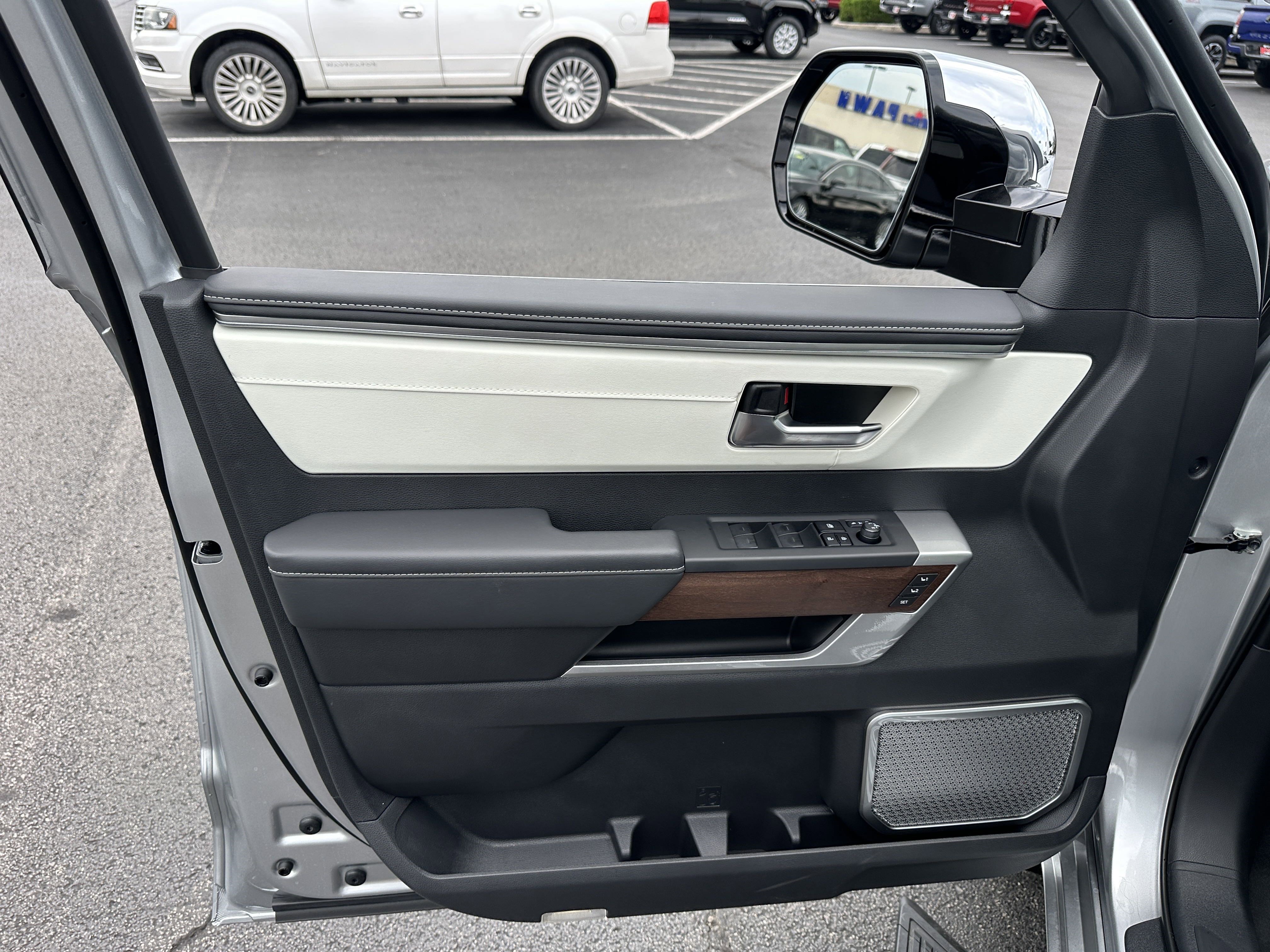 Used 2025 Toyota Sequoia Capstone image 23