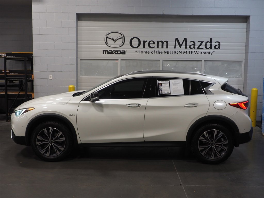 Used 2017 INFINITI QX30 Premium w/ Technology Package image 27