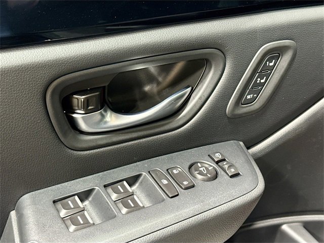 Used 2025 Honda Pilot TrailSport image 19