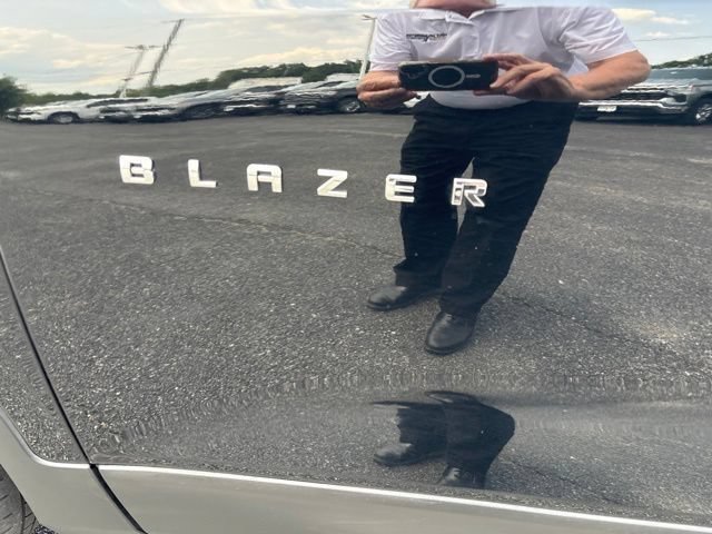 Used 2025 Chevrolet Blazer LT AWD/4WD image 14