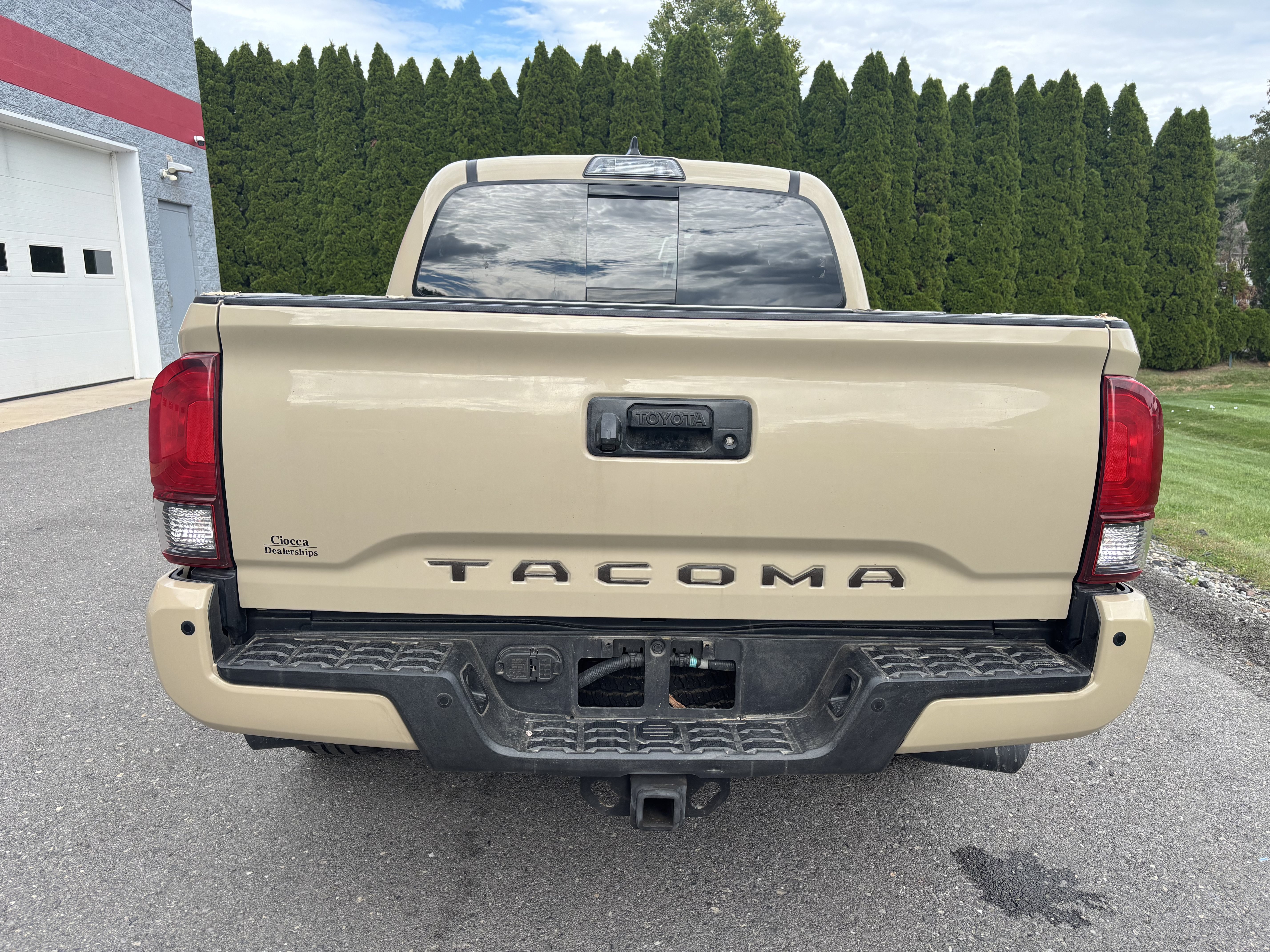 Used 2019 Toyota Tacoma TRD Off-Road w/ Technology Package AWD/4WD image 4