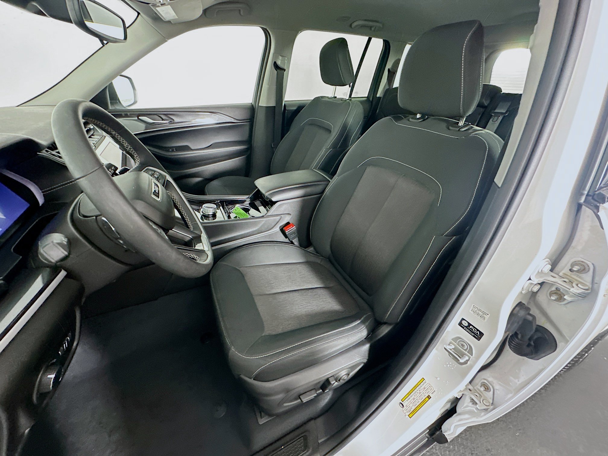 Used 2023 Jeep Grand Cherokee Laredo w/ Luxury Tech Group I RWD image 13