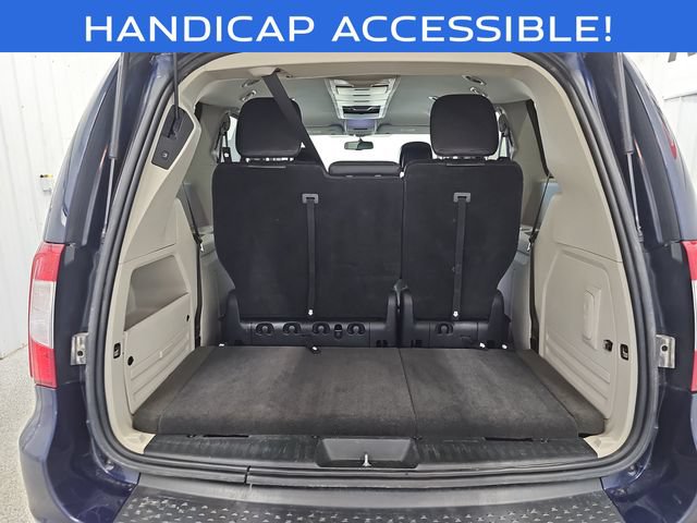 Used 2013 Chrysler Town & Country Touring FWD image 20