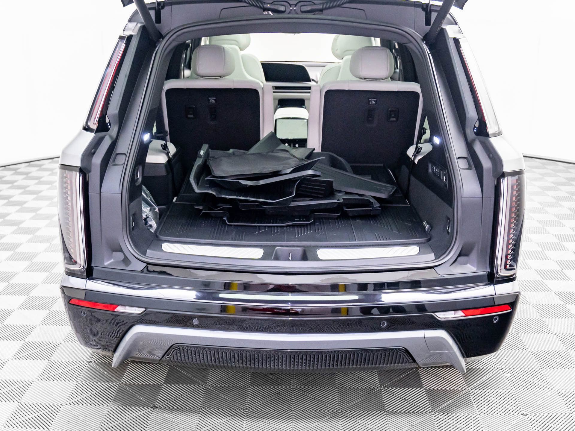 New 2026 Cadillac Vistiq Sport w/ LPO, Floor Liner Package image 33