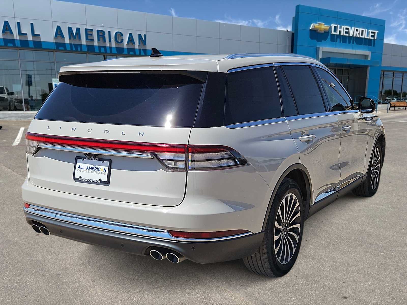 Used 2023 Lincoln Aviator Reserve w/ Elements Package Plus RWD image 8