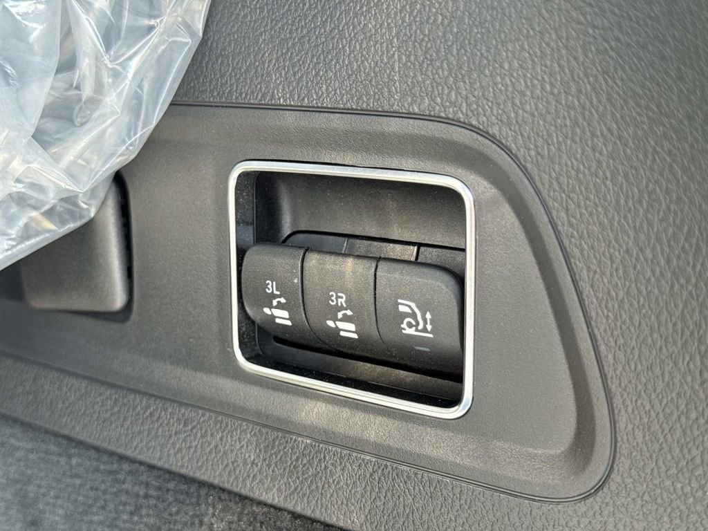 New 2026 Mercedes-Benz GLS 580 4MATIC image 7