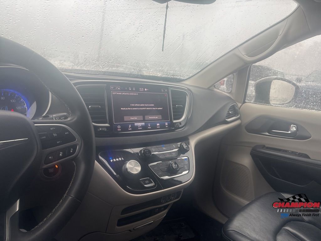 Used 2022 Chrysler Pacifica Touring-L image 23