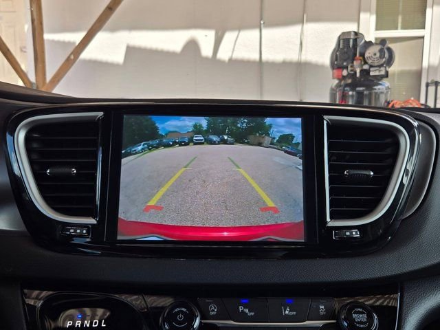 Used 2025 Chrysler Pacifica Select FWD image 19