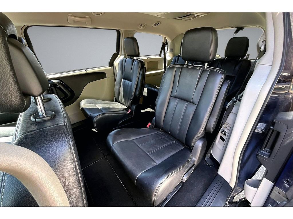 Used 2013 Chrysler Town & Country Touring-L w/ Entertainment Group #2 image 21