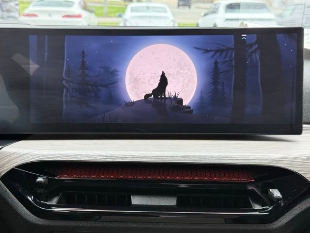 Used 2025 BMW 330i xDrive Sedan w/ M Sport Package image 32