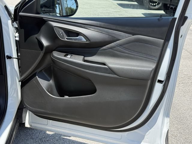 Used 2025 Buick Envista Sport Touring w/ Convenience I Package FWD image 33