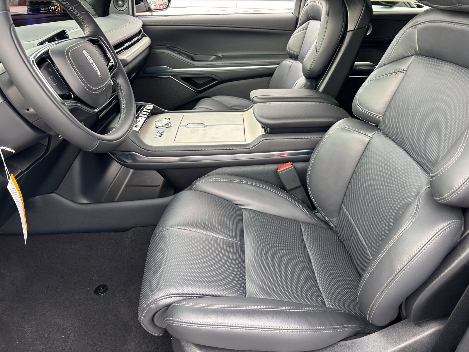 New 2026 Lincoln Navigator L Reserve w/ Jet Appearance Package AWD/4WD image 16