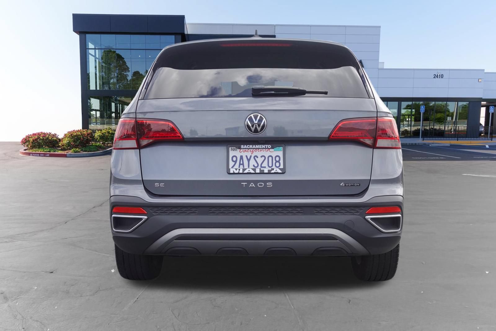 Used 2022 Volkswagen Taos SE FWD image 4