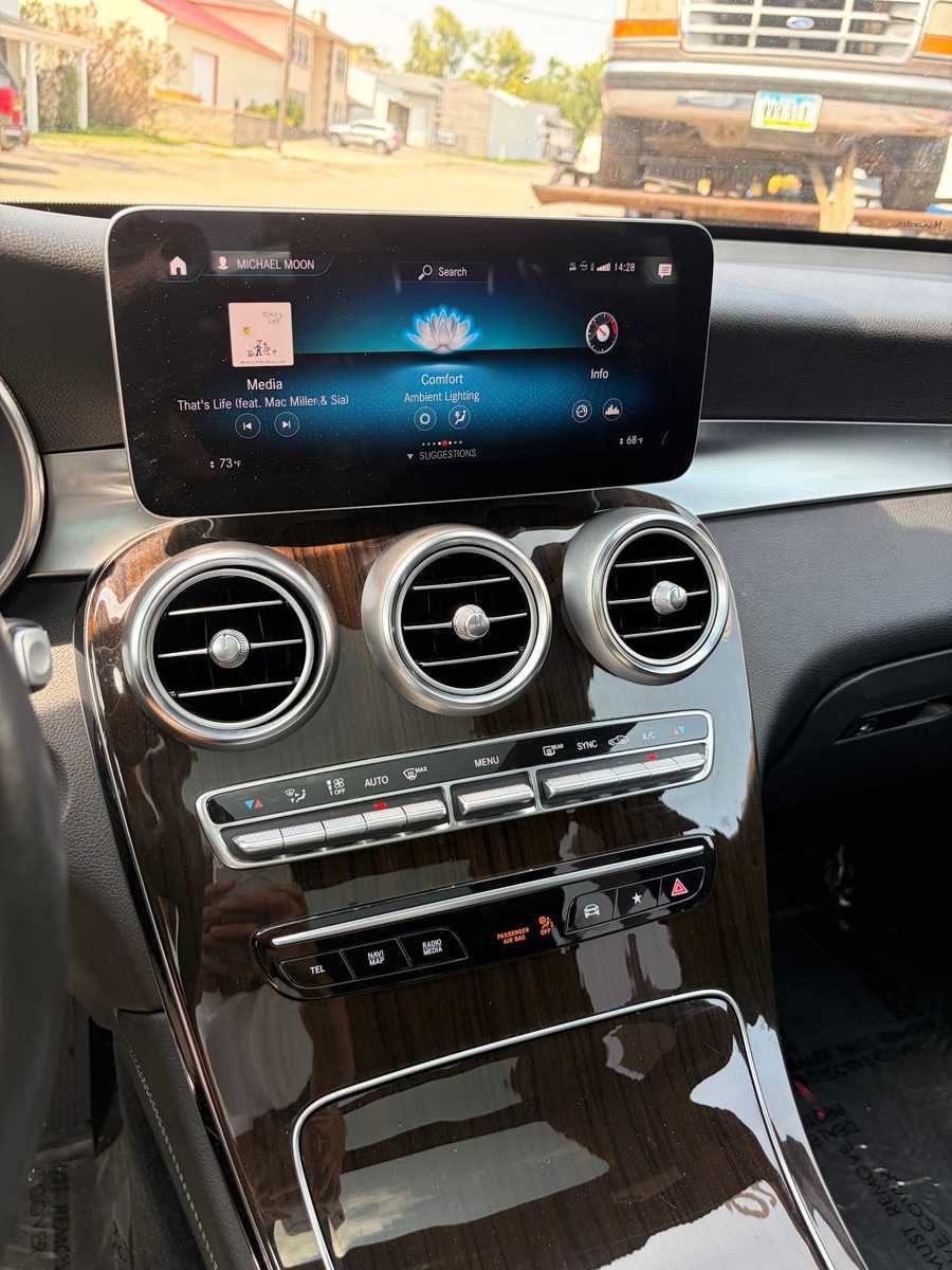 Used 2020 Mercedes-Benz GLC 300 4MATIC w/ Multimedia Package image 14