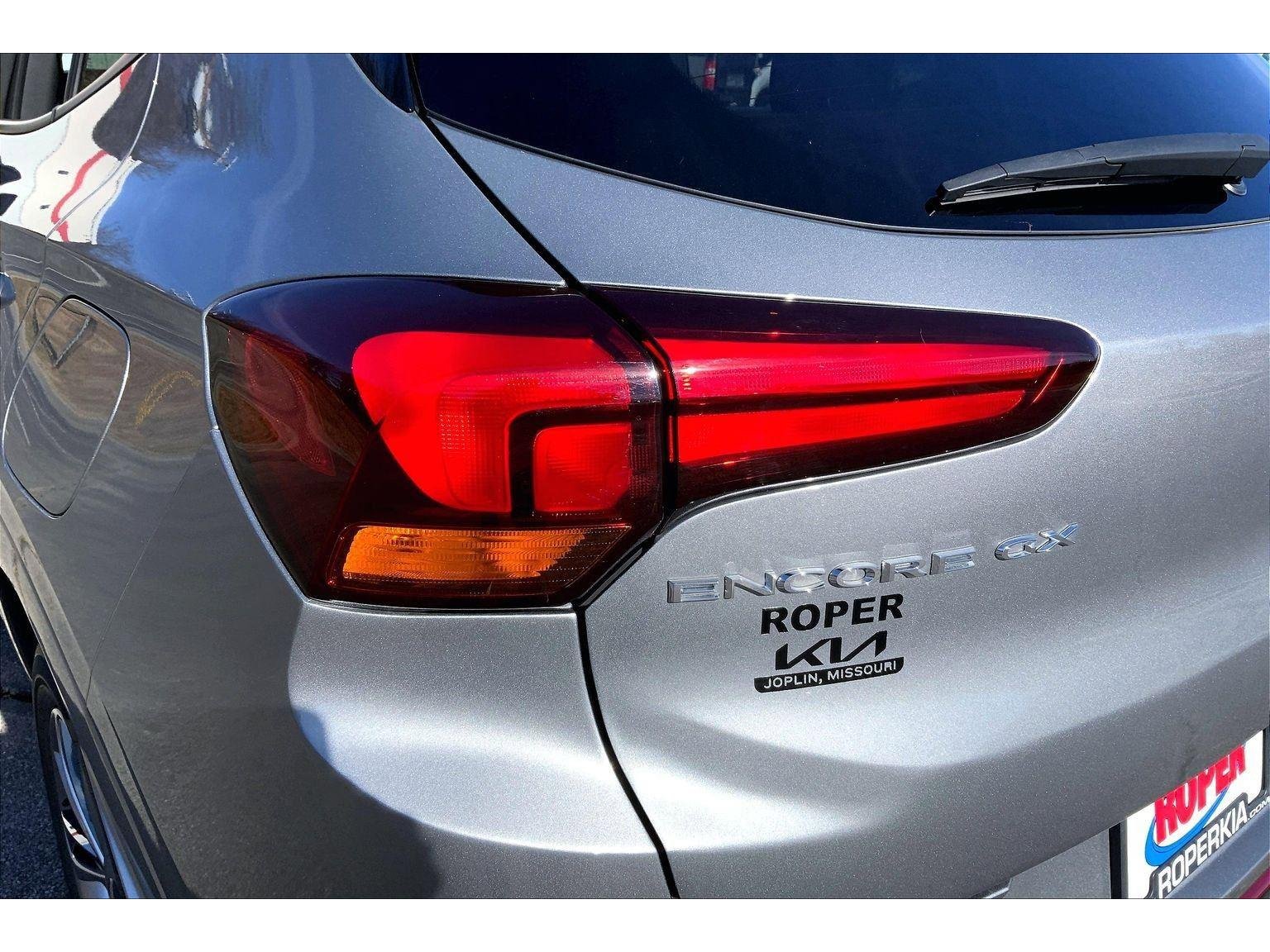 Used 2023 Buick Encore GX Select w/ Sport Touring Package image 25