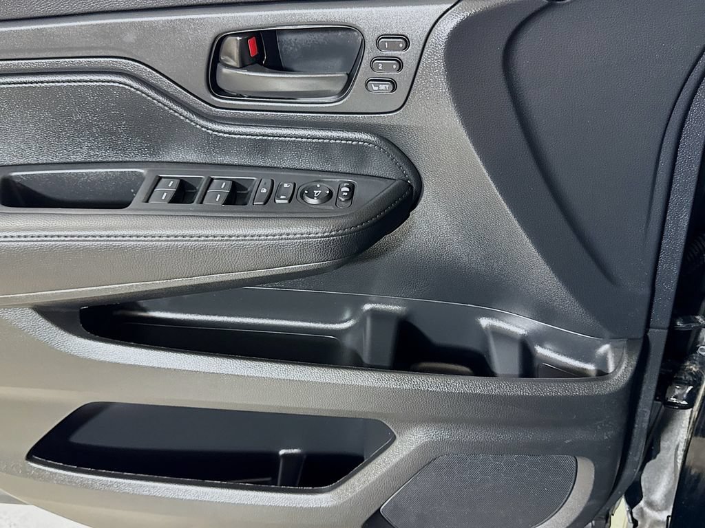Used 2025 Honda Odyssey Sport-L image 15