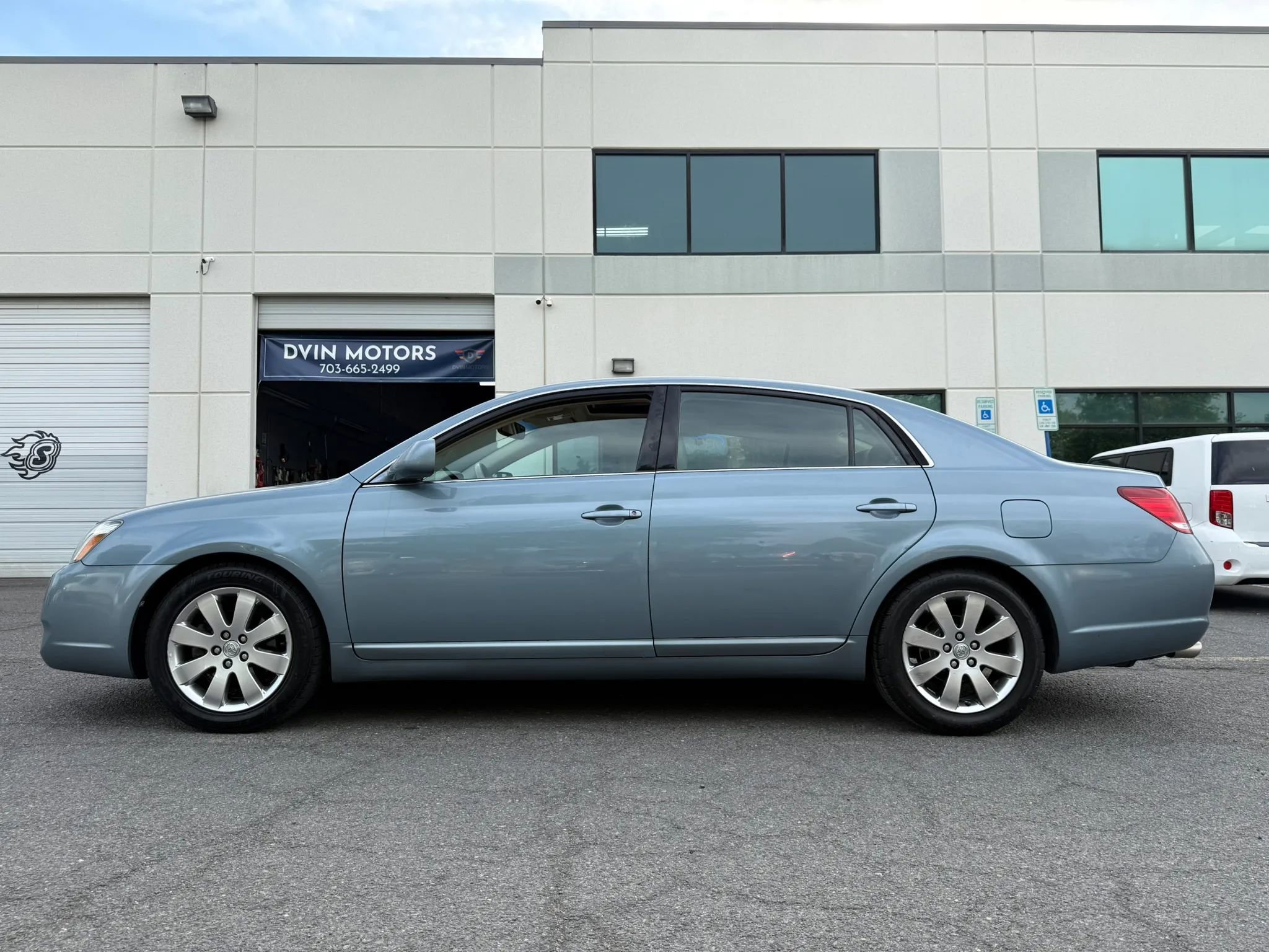 Used 2005 Toyota Avalon XLS FWD image 9