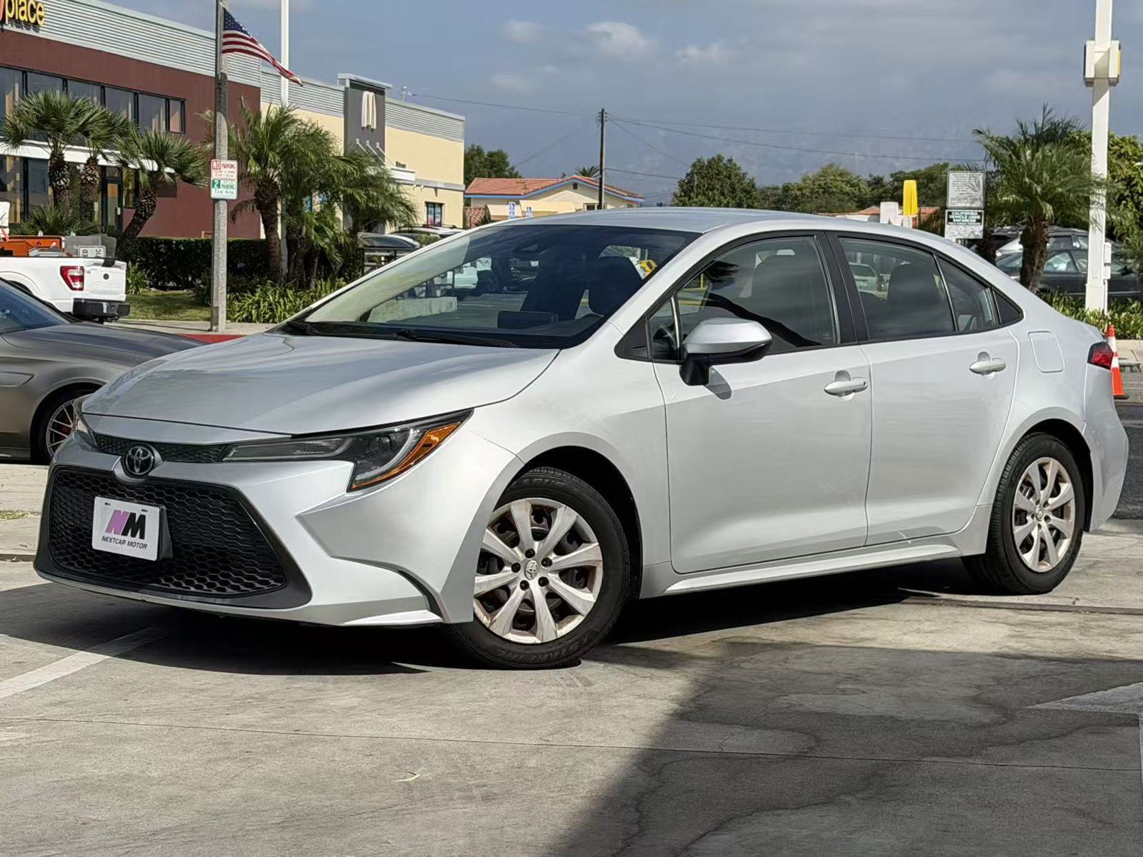 Used 2022 Toyota Corolla LE FWD image 4