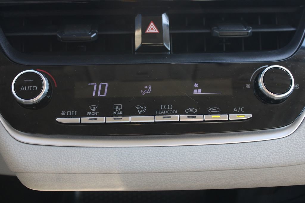 Used 2022 Toyota Corolla LE image 25