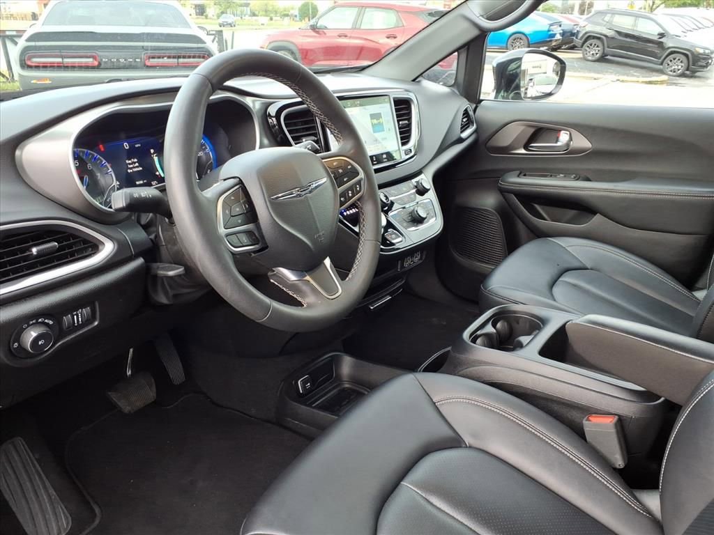Certified 2025 Chrysler Pacifica Select FWD image 7