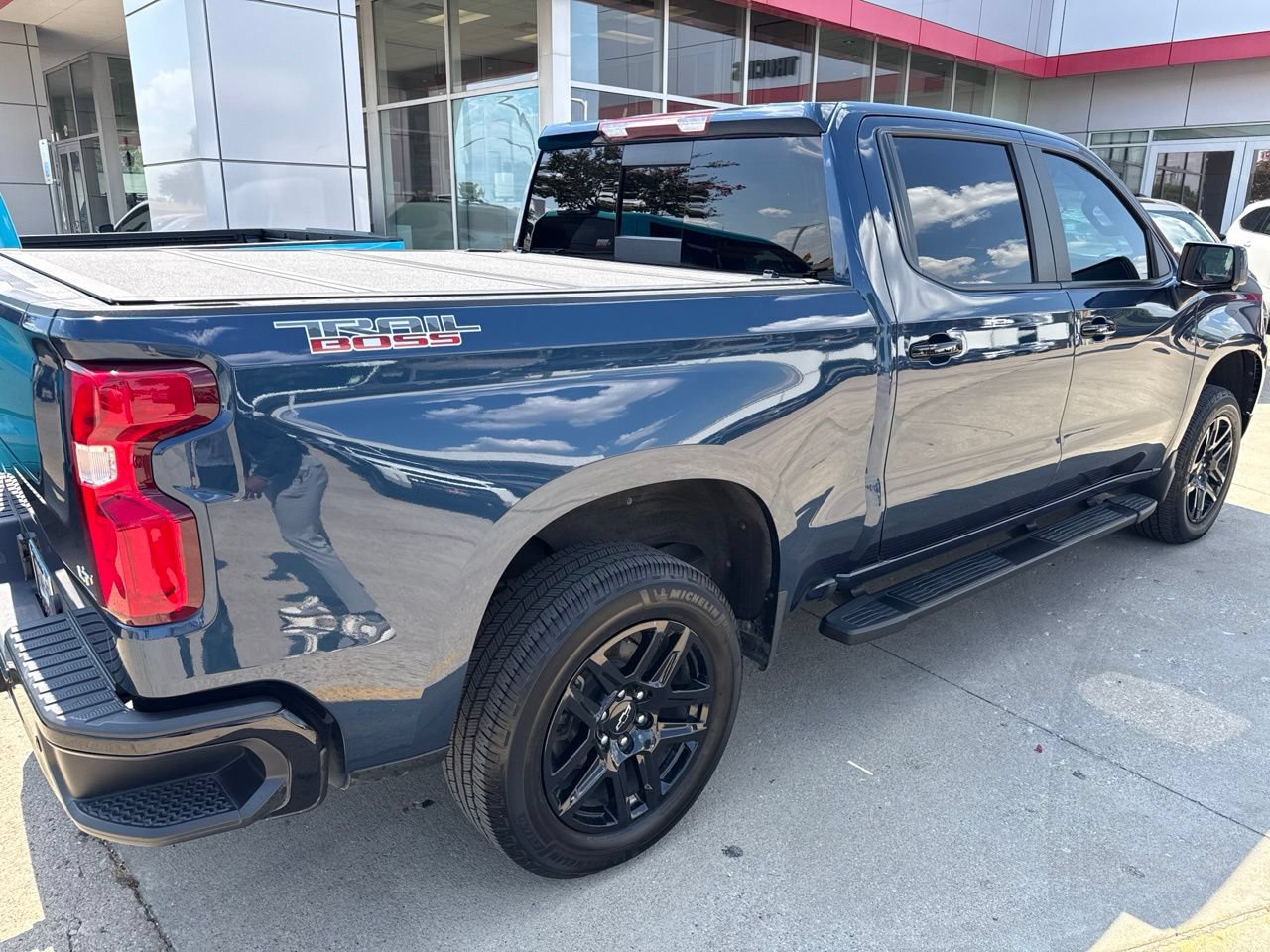 Used 2022 Chevrolet Silverado 1500 LT Trail Boss w/ LT Trail Boss Premium Package AWD/4WD image 4