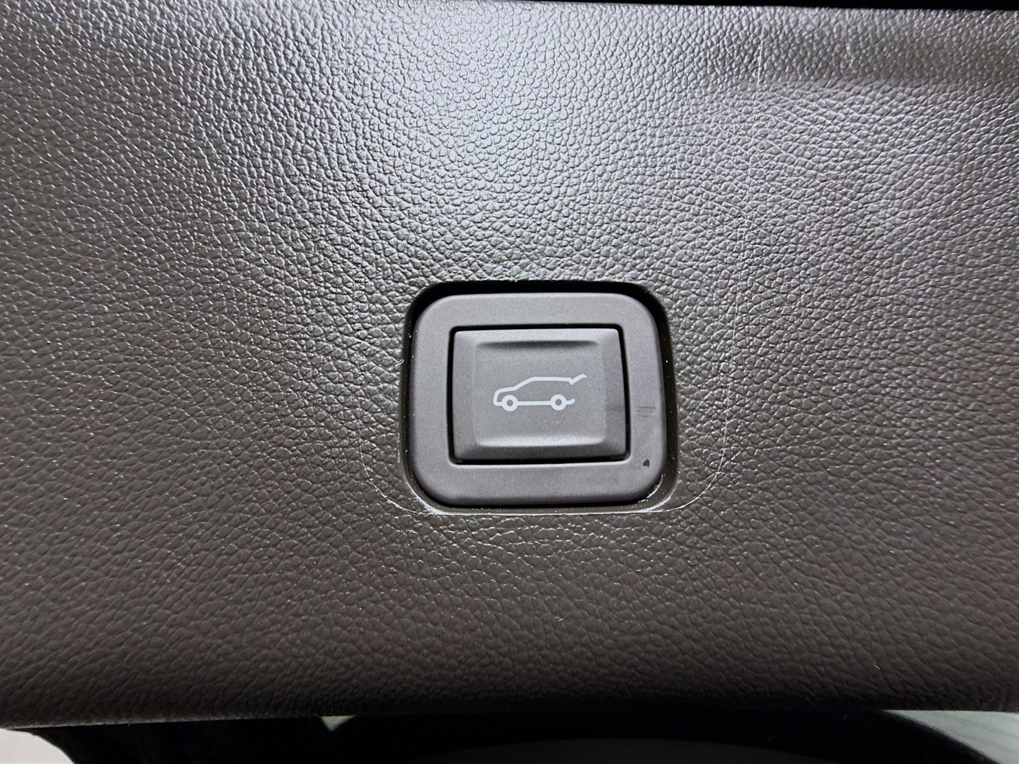 Used 2018 Chevrolet Traverse Premier w/ Driver Confidence II Package FWD image 45