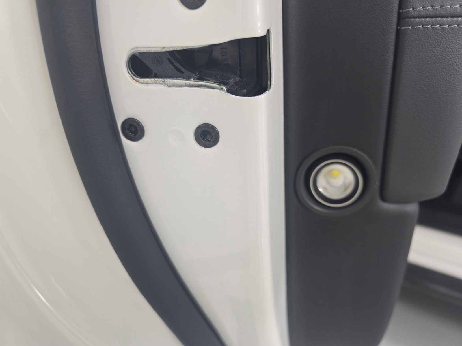 Used 2024 Rivian R1S Adventure AWD/4WD image 33