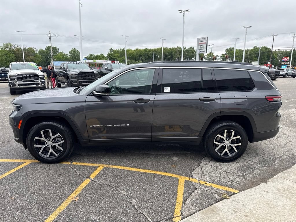 Used 2024 Jeep Grand Cherokee L Limited AWD/4WD image 9