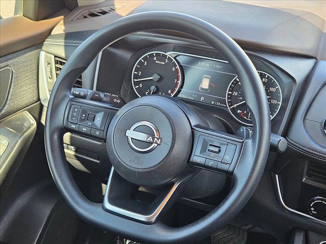 Used 2023 Nissan Rogue S image 11