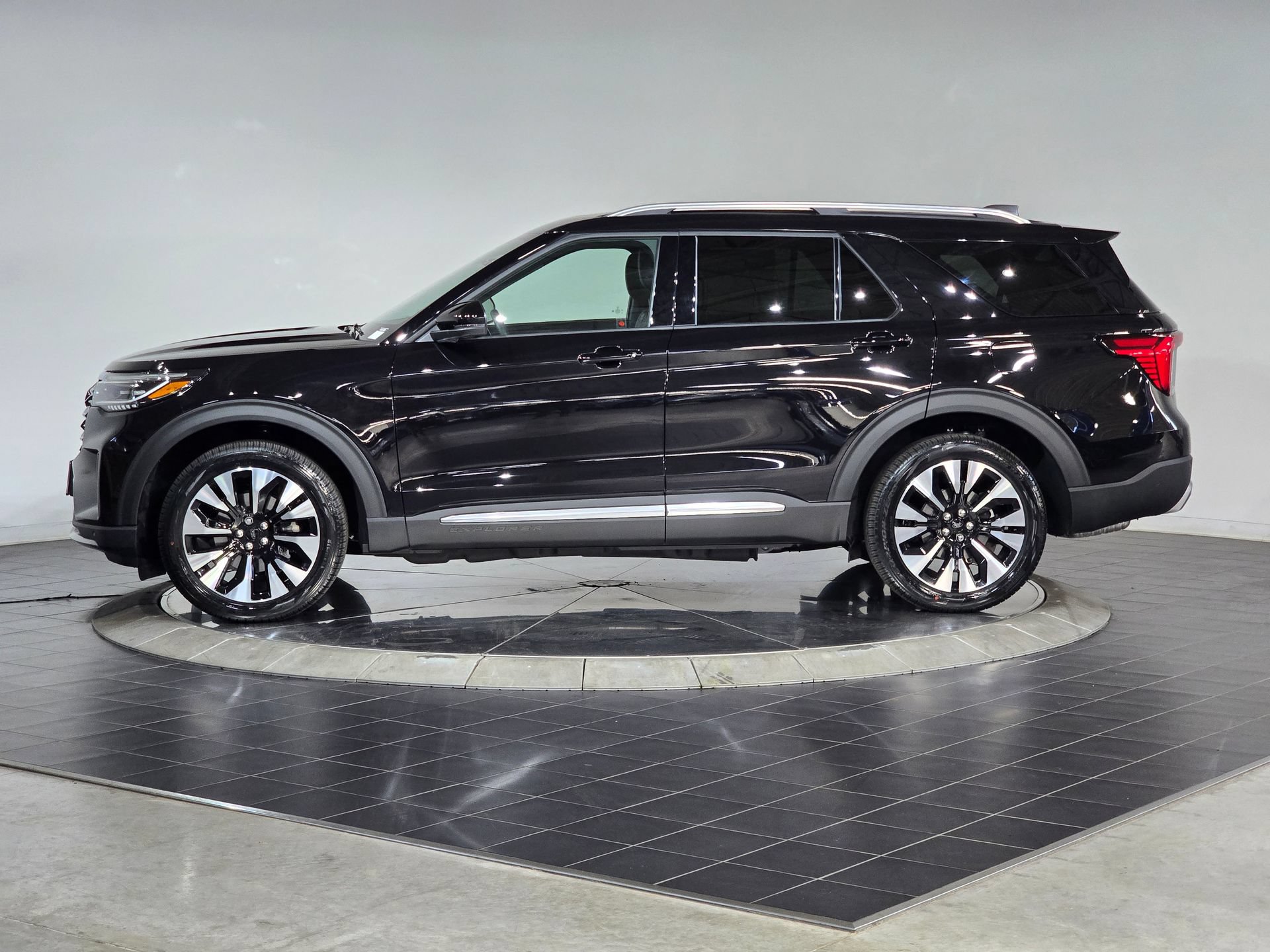 New 2026 Ford Explorer Platinum w/ LUX Leather Package AWD/4WD image 6