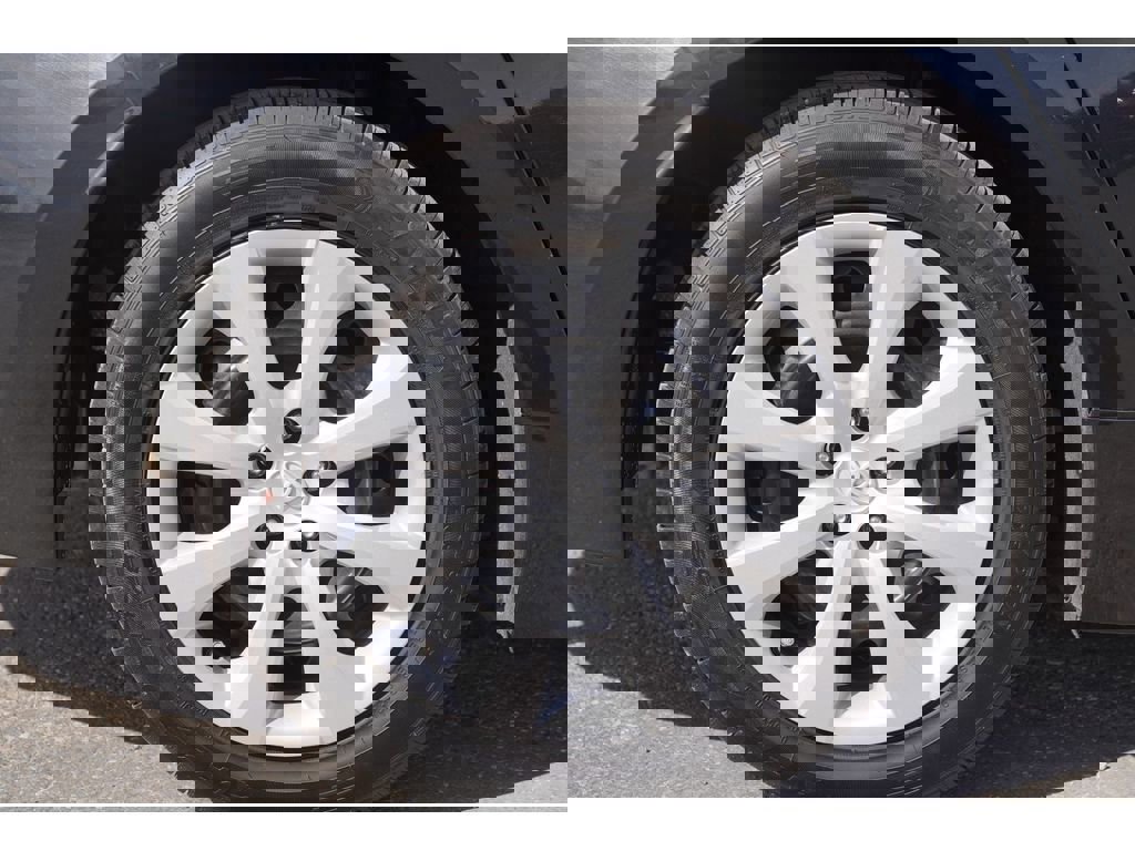 Used 2020 Toyota Corolla LE image 6