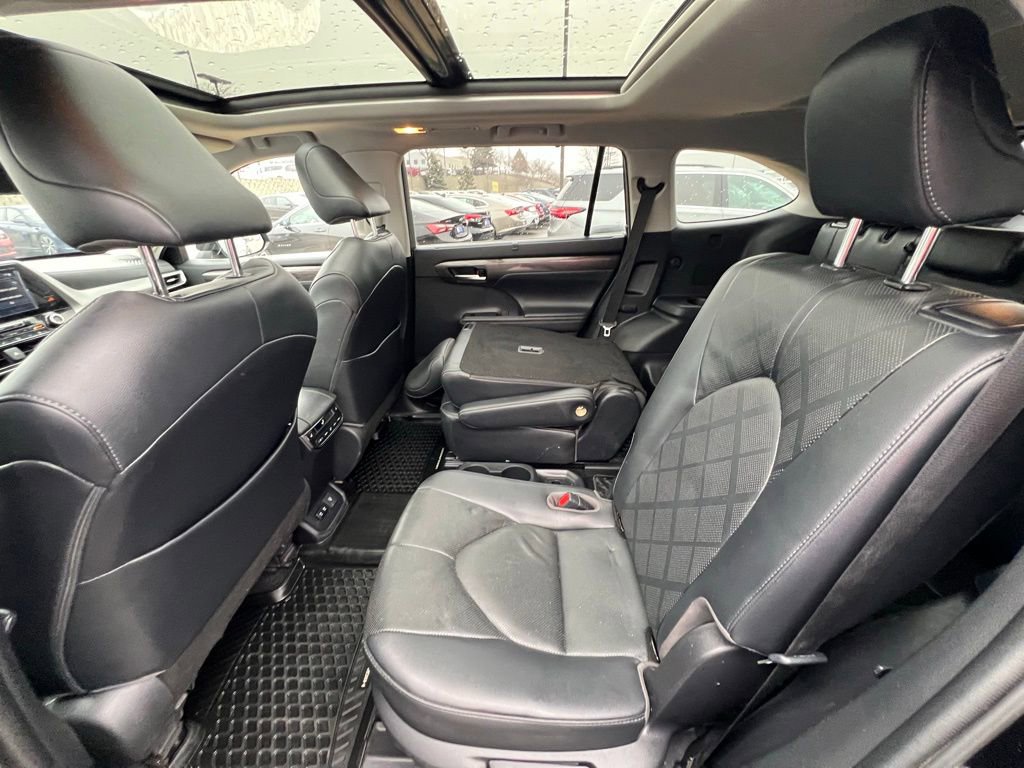Used 2020 Toyota Highlander Platinum image 19