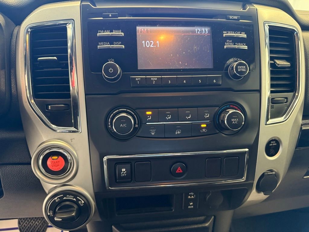 Used 2018 Nissan Titan SV AWD/4WD image 26