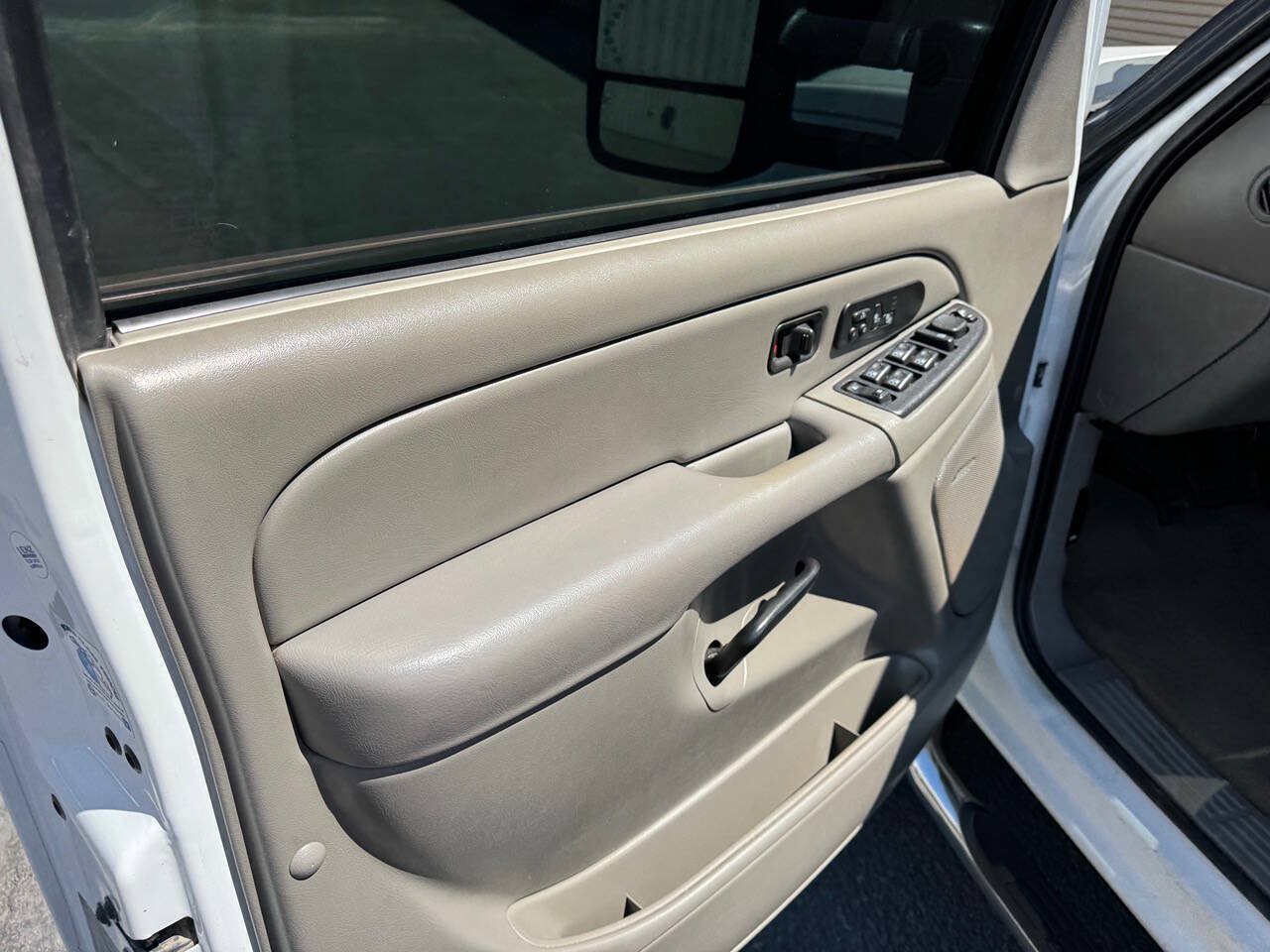 Used 2007 Chevrolet Silverado 2500 LT w/ Heavy-Duty Power Package AWD/4WD image 23